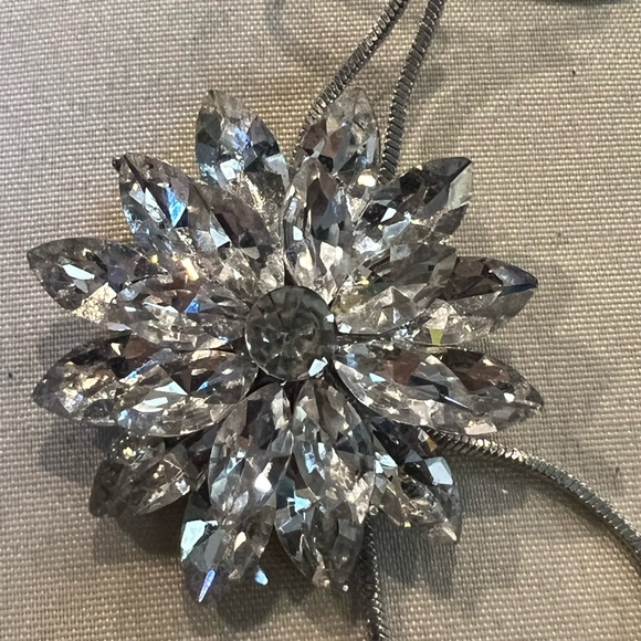 Silver Rhinestone Adjustable Lotus Floral Pendant Long Necklace - Picture 5 of 8